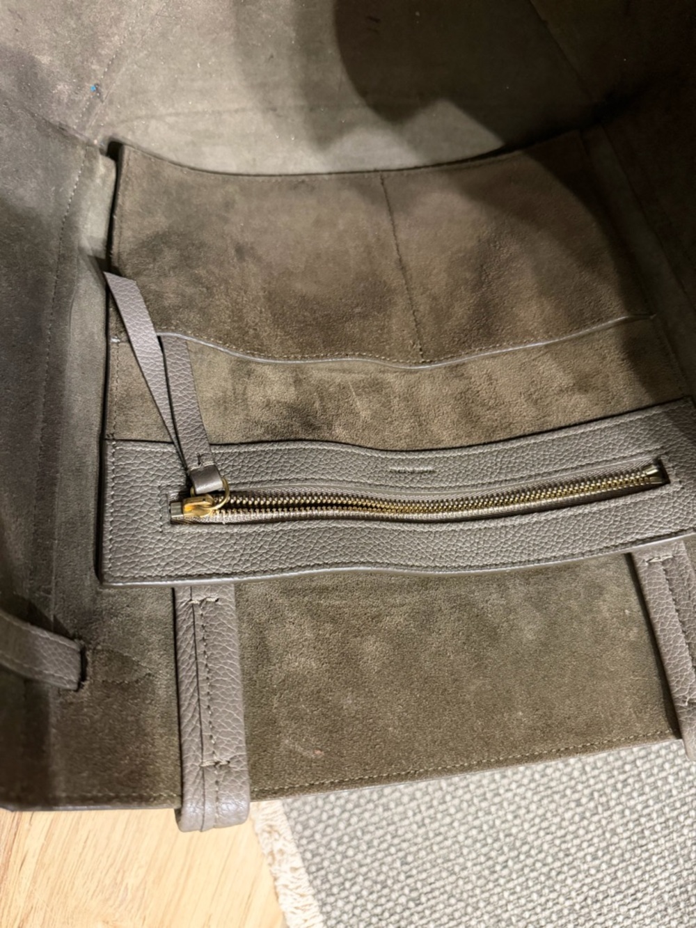 CELINE
Phantom leather handbag - Picture 7 of 9